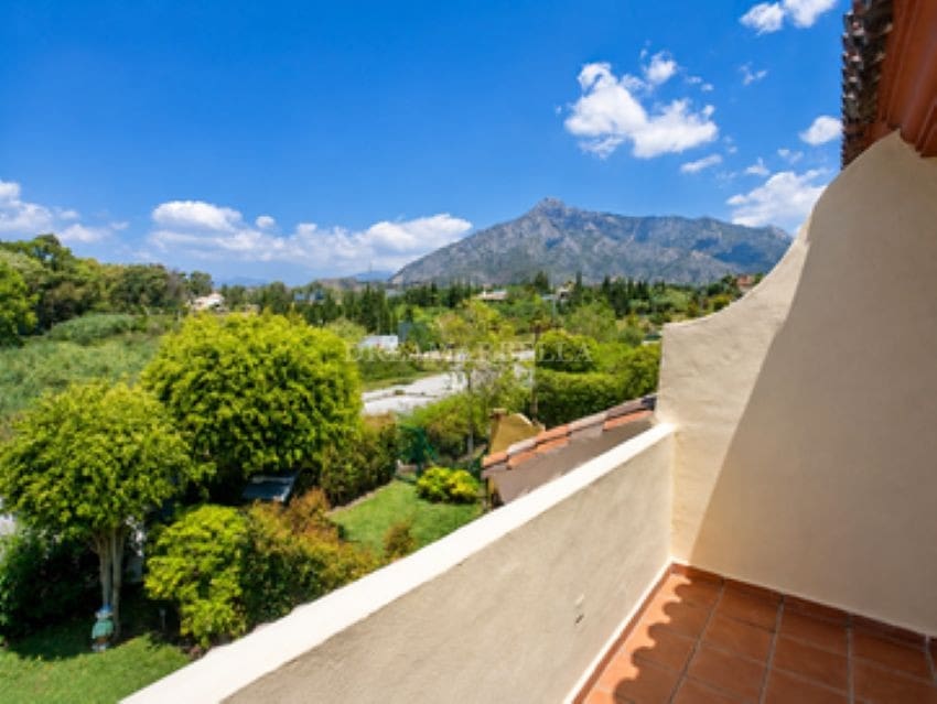 3 bedroom Townhouse for rent in Marbella with pool garage - € 4,800 (Ref: 9911427)
