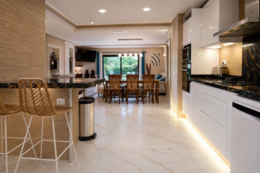 3 bedroom Townhouse for rent in Marbella with pool garage - € 4,800 (Ref: 9911427)