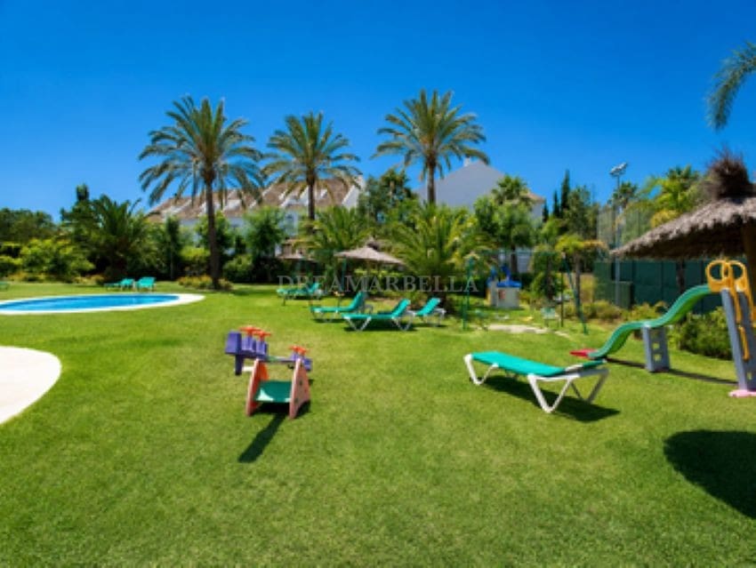 3 bedroom Townhouse for rent in Marbella with pool garage - € 4,800 (Ref: 9911427)
