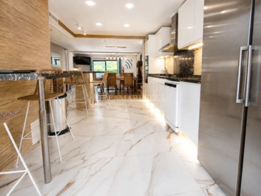 3 bedroom Townhouse for rent in Marbella with pool garage - € 4,800 (Ref: 9911427)