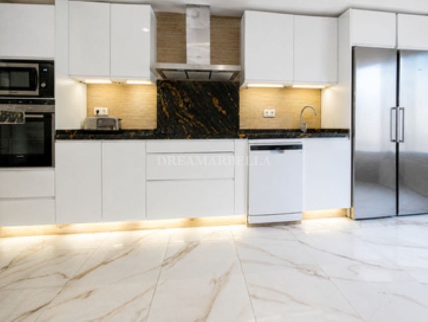 3 bedroom Townhouse for rent in Marbella with pool garage - € 4,800 (Ref: 9911427)