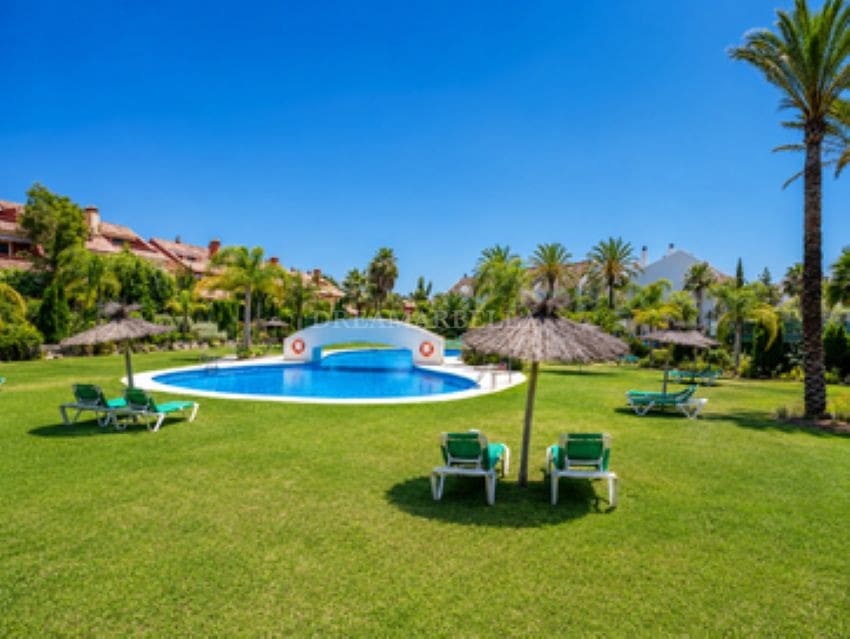 3 bedroom Townhouse for rent in Marbella with pool garage - € 4,800 (Ref: 9911427)