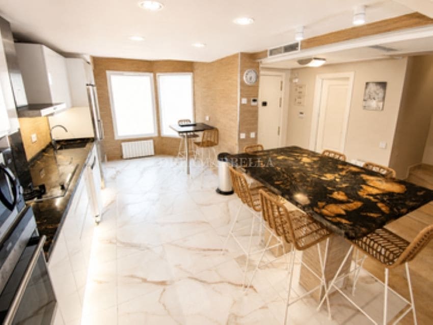 3 bedroom Townhouse for rent in Marbella with pool garage - € 4,800 (Ref: 9911427)