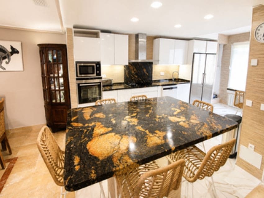 3 bedroom Townhouse for rent in Marbella with pool garage - € 4,800 (Ref: 9911427)