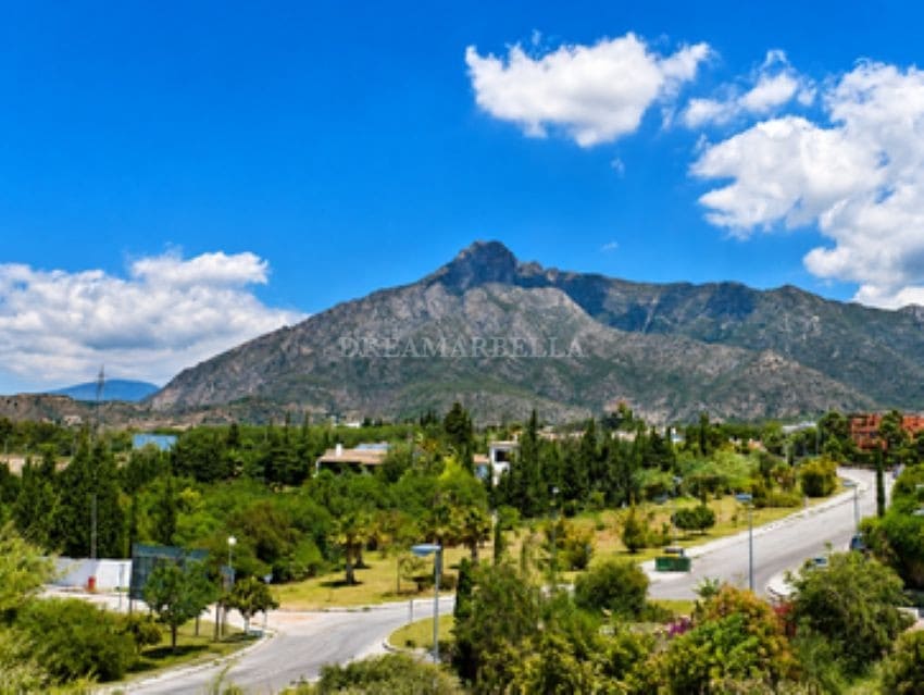 3 bedroom Townhouse for rent in Marbella with pool garage - € 4,800 (Ref: 9911427)