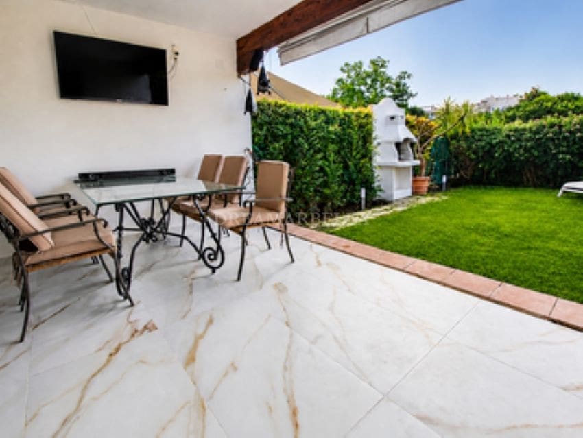 3 bedroom Townhouse for rent in Marbella with pool garage - € 4,800 (Ref: 9911427)
