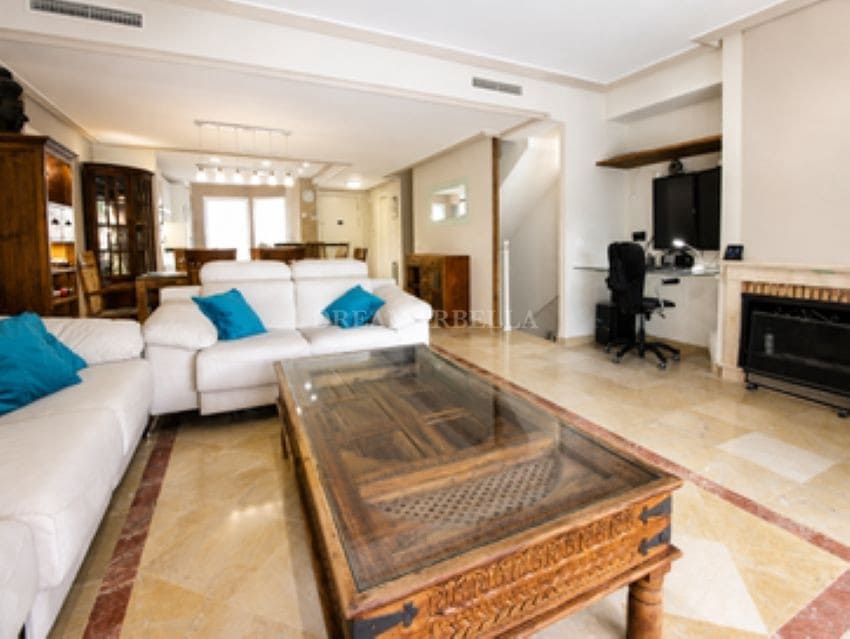 3 bedroom Townhouse for rent in Marbella with pool garage - € 4,800 (Ref: 9911427)
