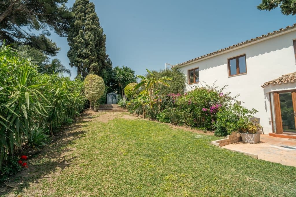 8 sypialnia Willa na sprzedaż w San Pedro de Alcantara z basenem garażem - 3 500 000 € (Ref: 9911428)