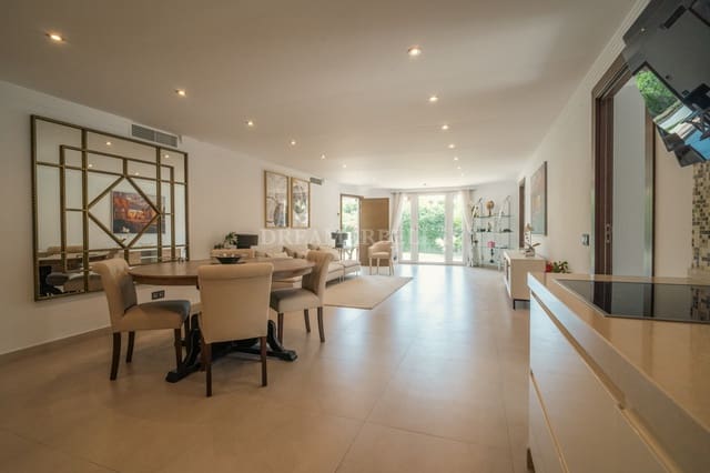 8 sypialnia Willa na sprzedaż w San Pedro de Alcantara, Marbella z basenem garażem - 3 500 000 € (Ref: 9911428)