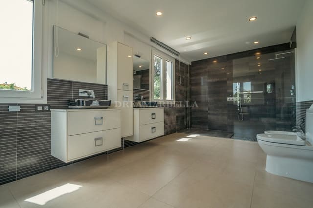 8 sypialnia Willa na sprzedaż w San Pedro de Alcantara, Marbella z basenem garażem - 3 500 000 € (Ref: 9911428)