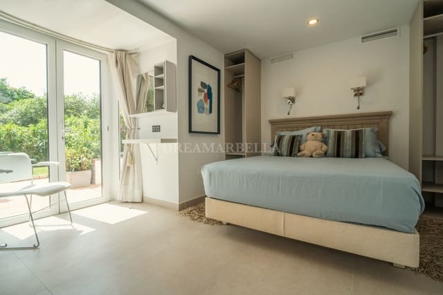 8 sypialnia Willa na sprzedaż w San Pedro de Alcantara, Marbella z basenem garażem - 3 500 000 € (Ref: 9911428)