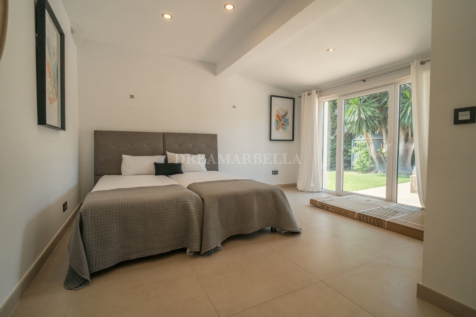 8 sypialnia Willa na sprzedaż w San Pedro de Alcantara z basenem garażem - 3 500 000 € (Ref: 9911428)