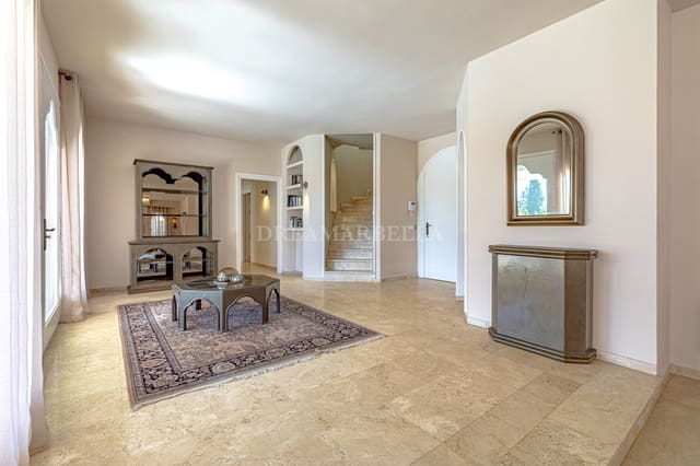 4 slaapkamer Villa te huur in El Paraiso, Estepona met zwembad garage - € 8.500 (Ref: 9911430)
