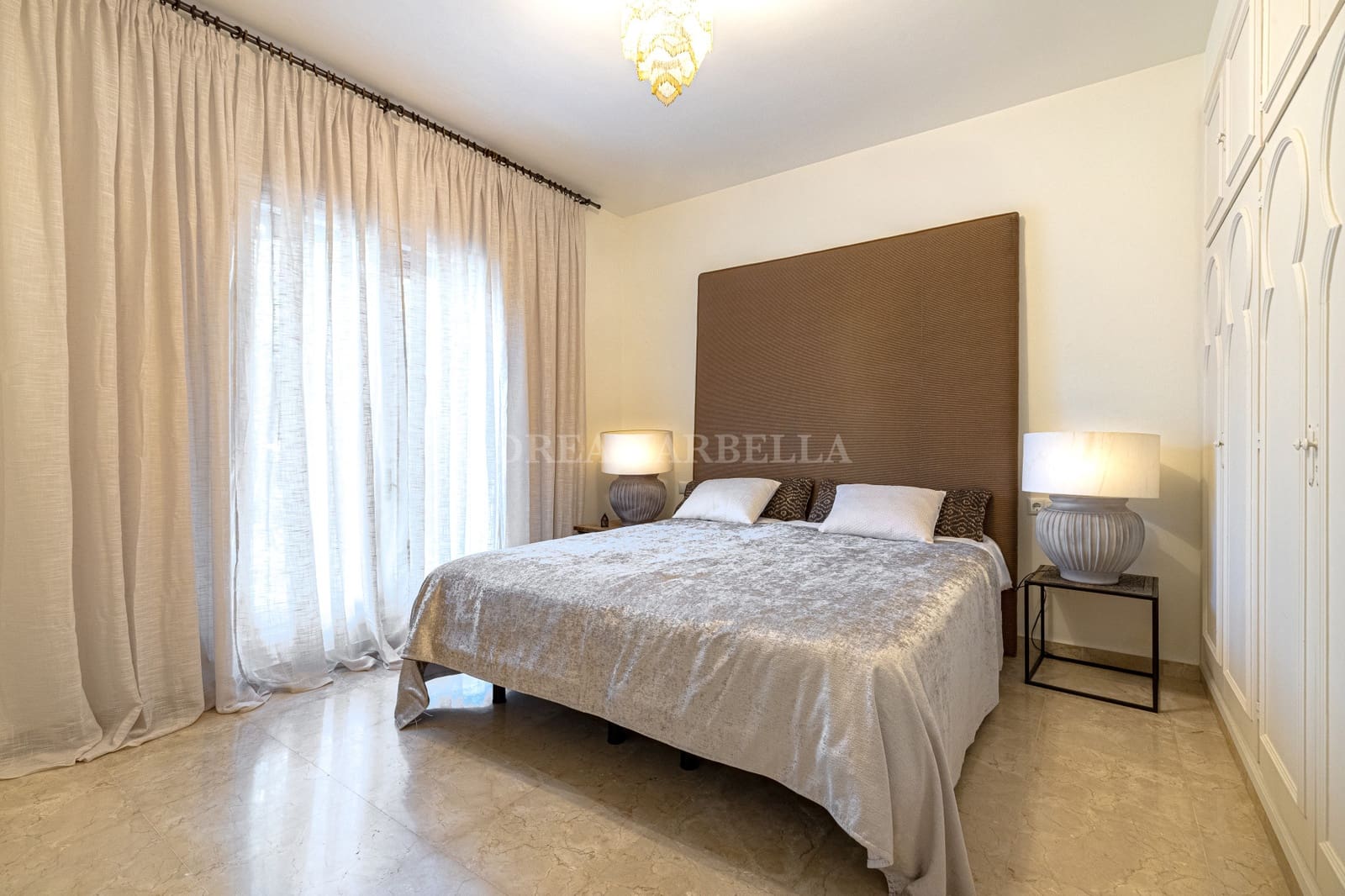 4 slaapkamer Villa te huur in El Paraiso met zwembad garage - € 8.500 (Ref: 9911430)