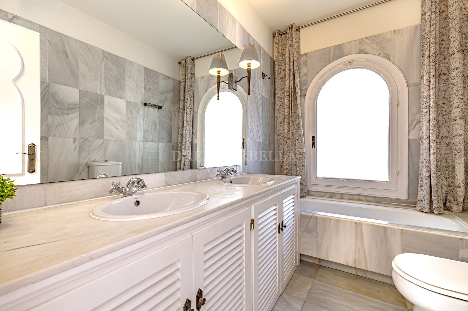 4 slaapkamer Villa te huur in El Paraiso met zwembad garage - € 8.500 (Ref: 9911430)