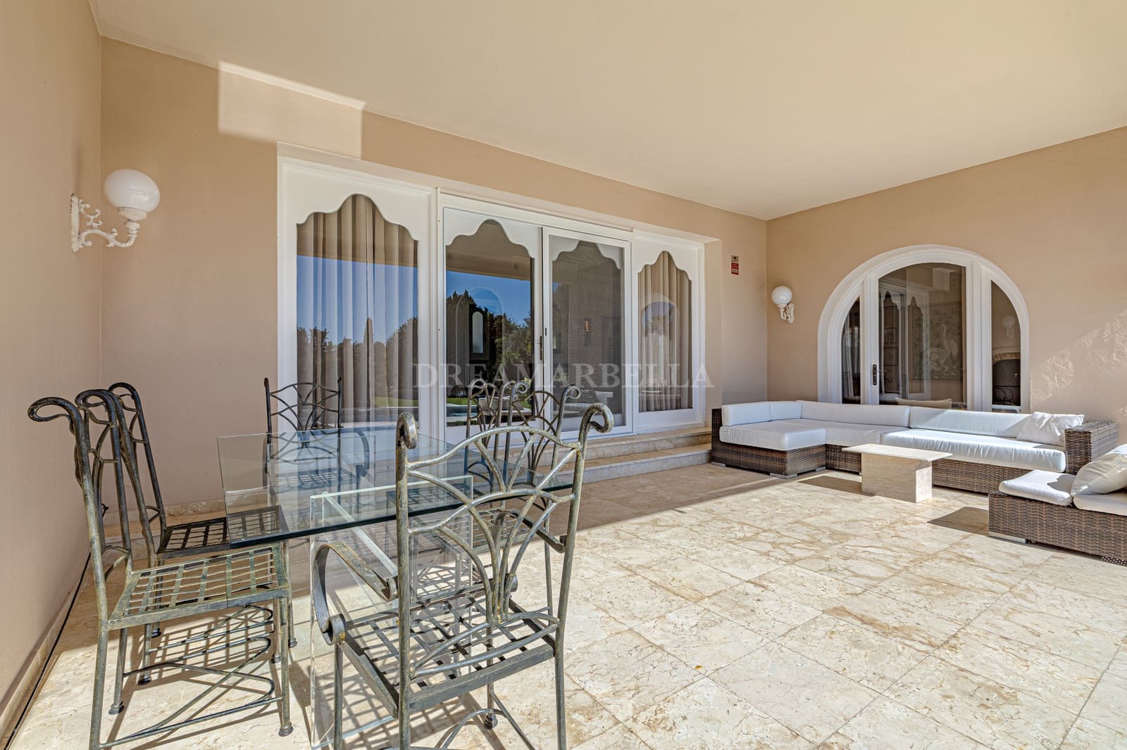 4 bedroom Villa for rent in El Paraiso with pool garage - € 8,500 (Ref: 9911430)