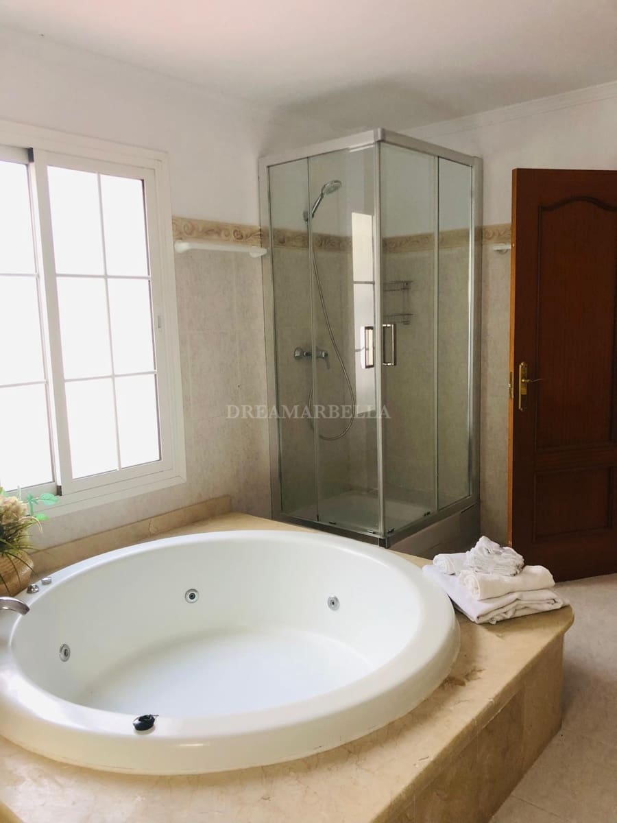 5 sovrum Villa att hyra i Marbella med pool garage - 6 000 € (Ref: 9911431)