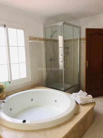 5 sovrum Villa att hyra i Marbella med pool garage - 6 000 € (Ref: 9911431)