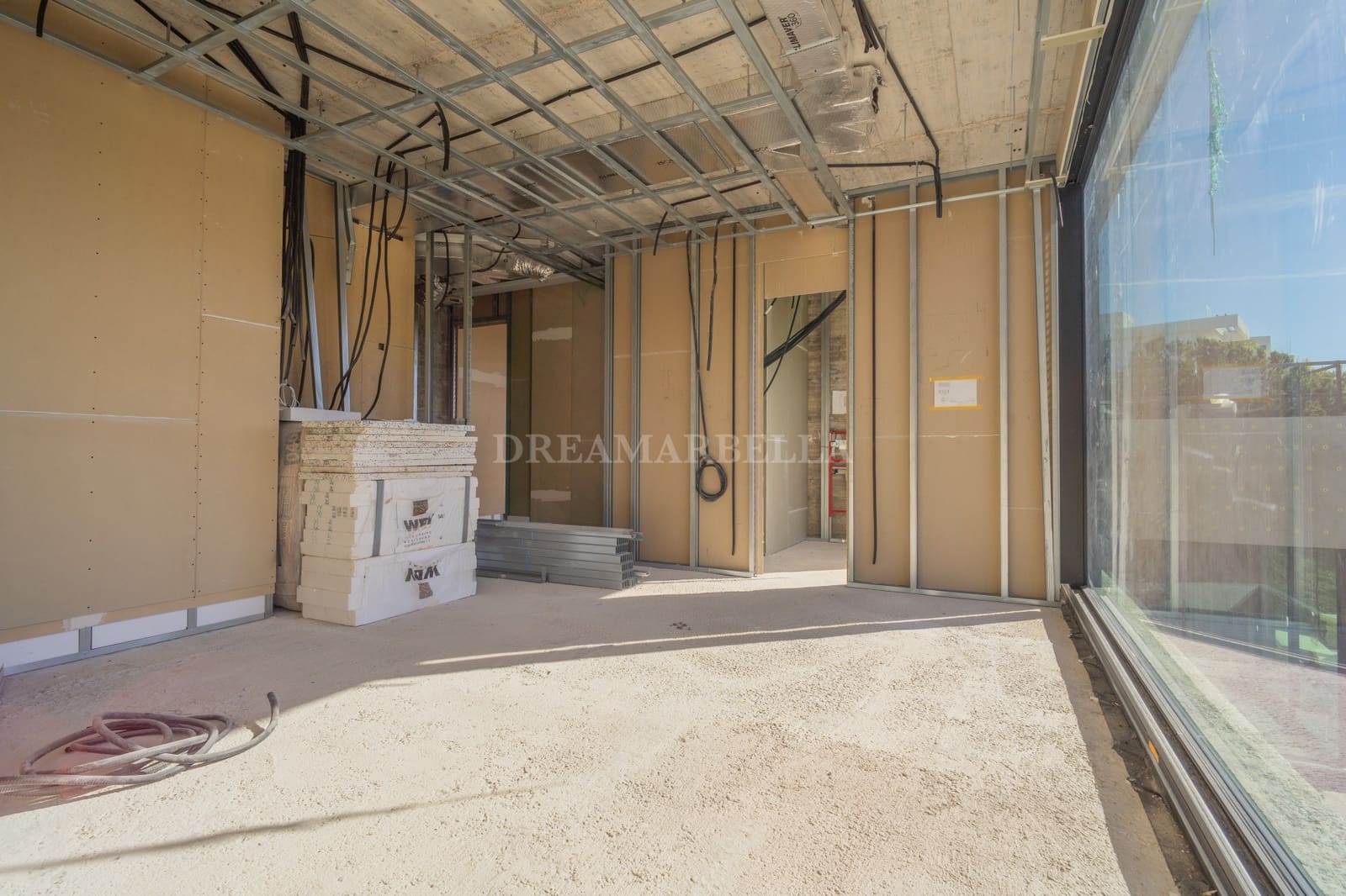 5 bedroom Villa for sale in Benahavis with pool garage - € 2,940,000 (Ref: 9911436)
