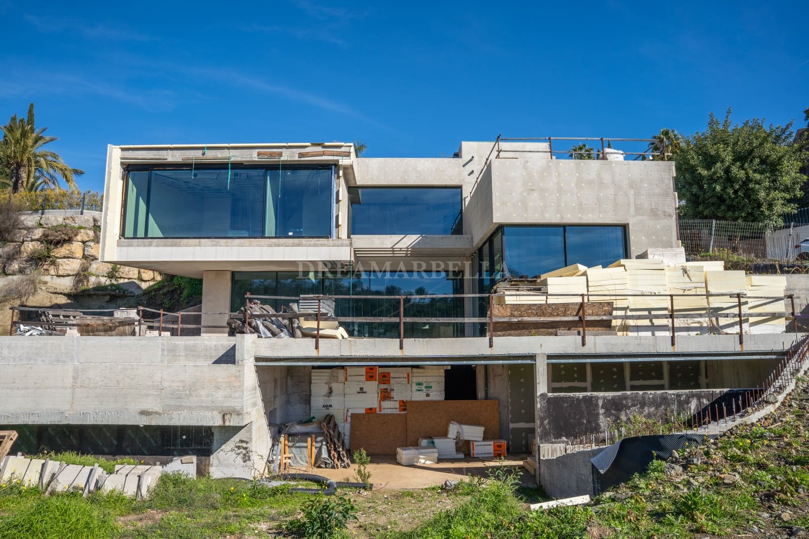 5 bedroom Villa for sale in Benahavis with pool garage - € 2,940,000 (Ref: 9911436)