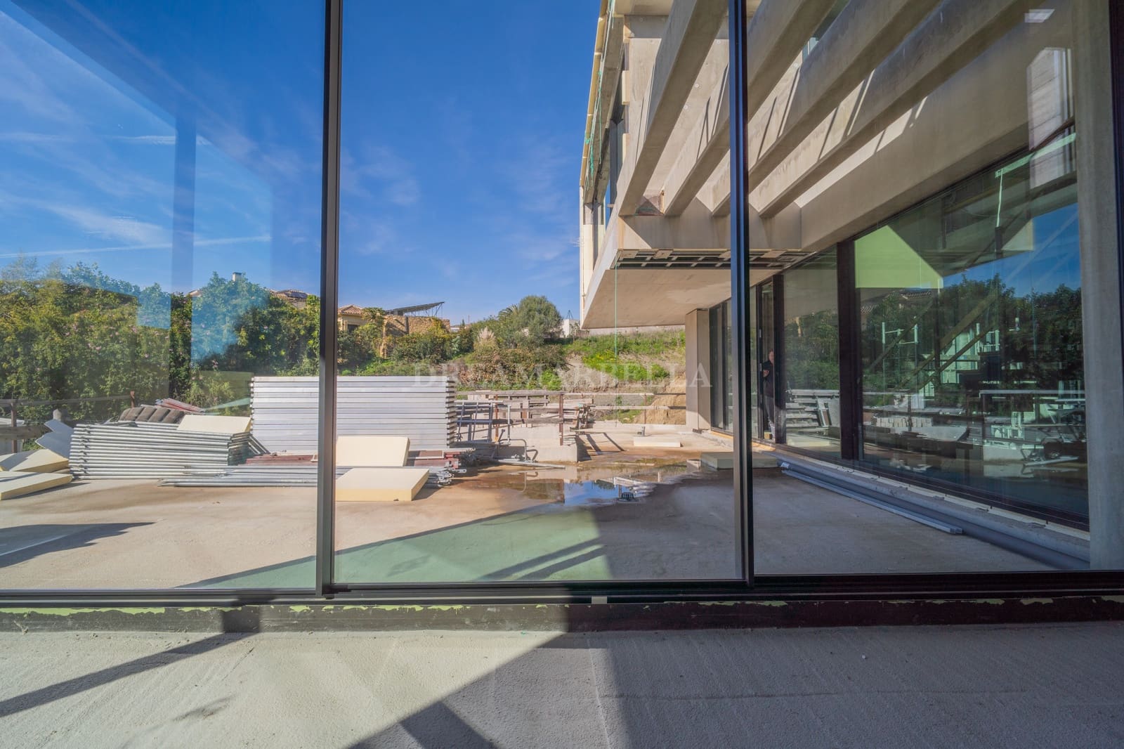 5 bedroom Villa for sale in Benahavis with pool garage - € 2,940,000 (Ref: 9911436)