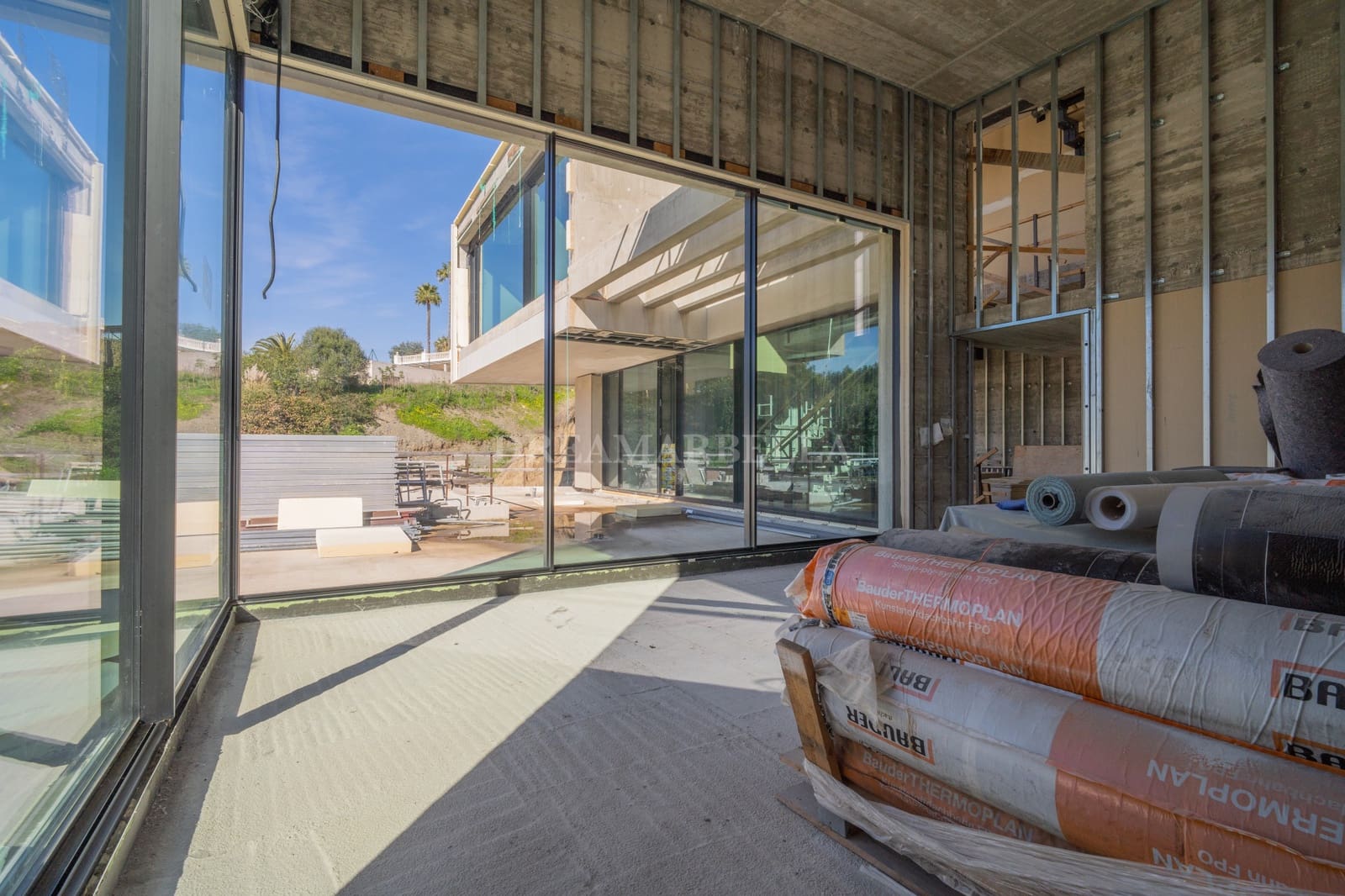 5 bedroom Villa for sale in Benahavis with pool garage - € 2,940,000 (Ref: 9911436)