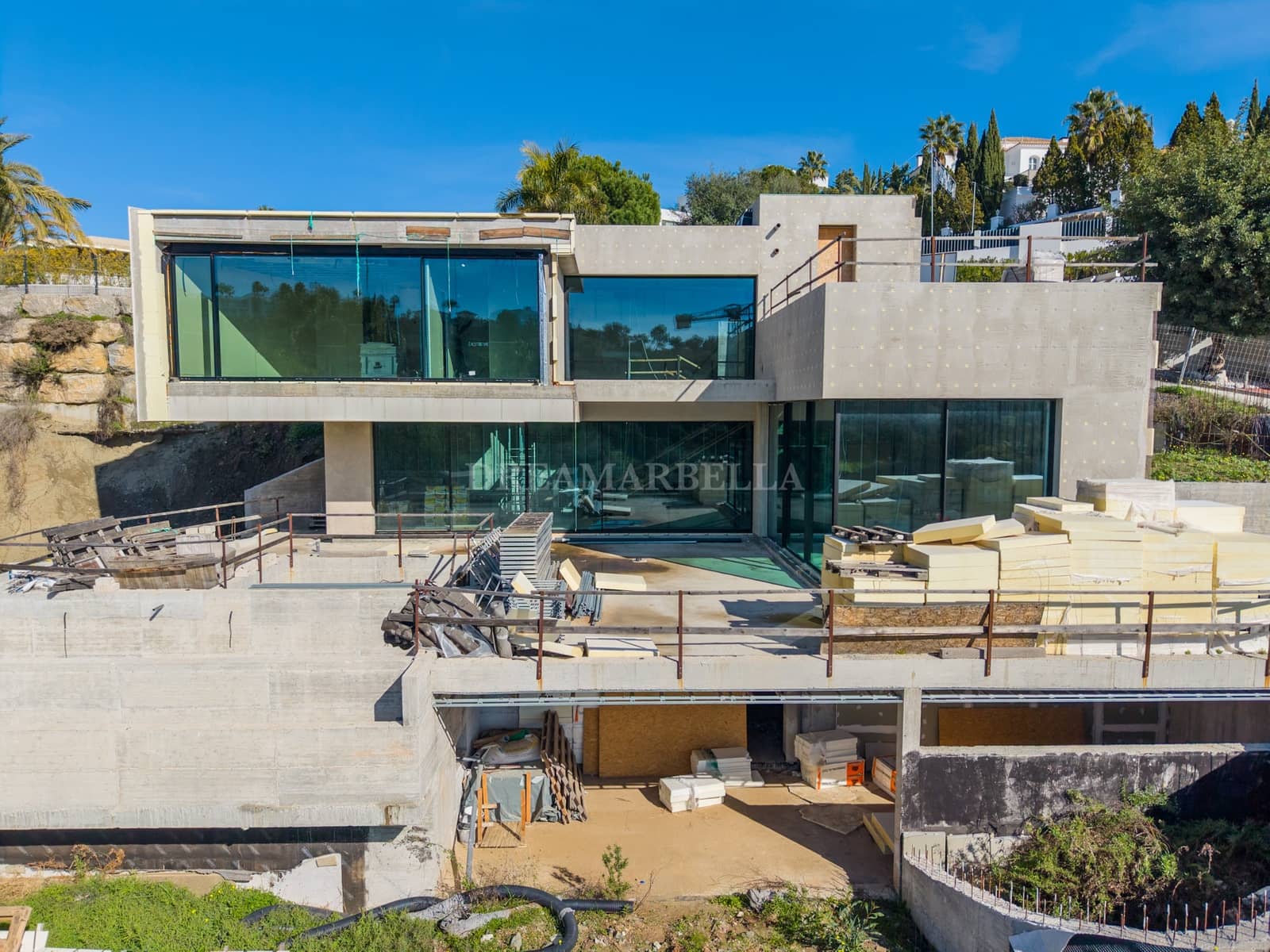 5 bedroom Villa for sale in Benahavis with pool garage - € 2,940,000 (Ref: 9911436)