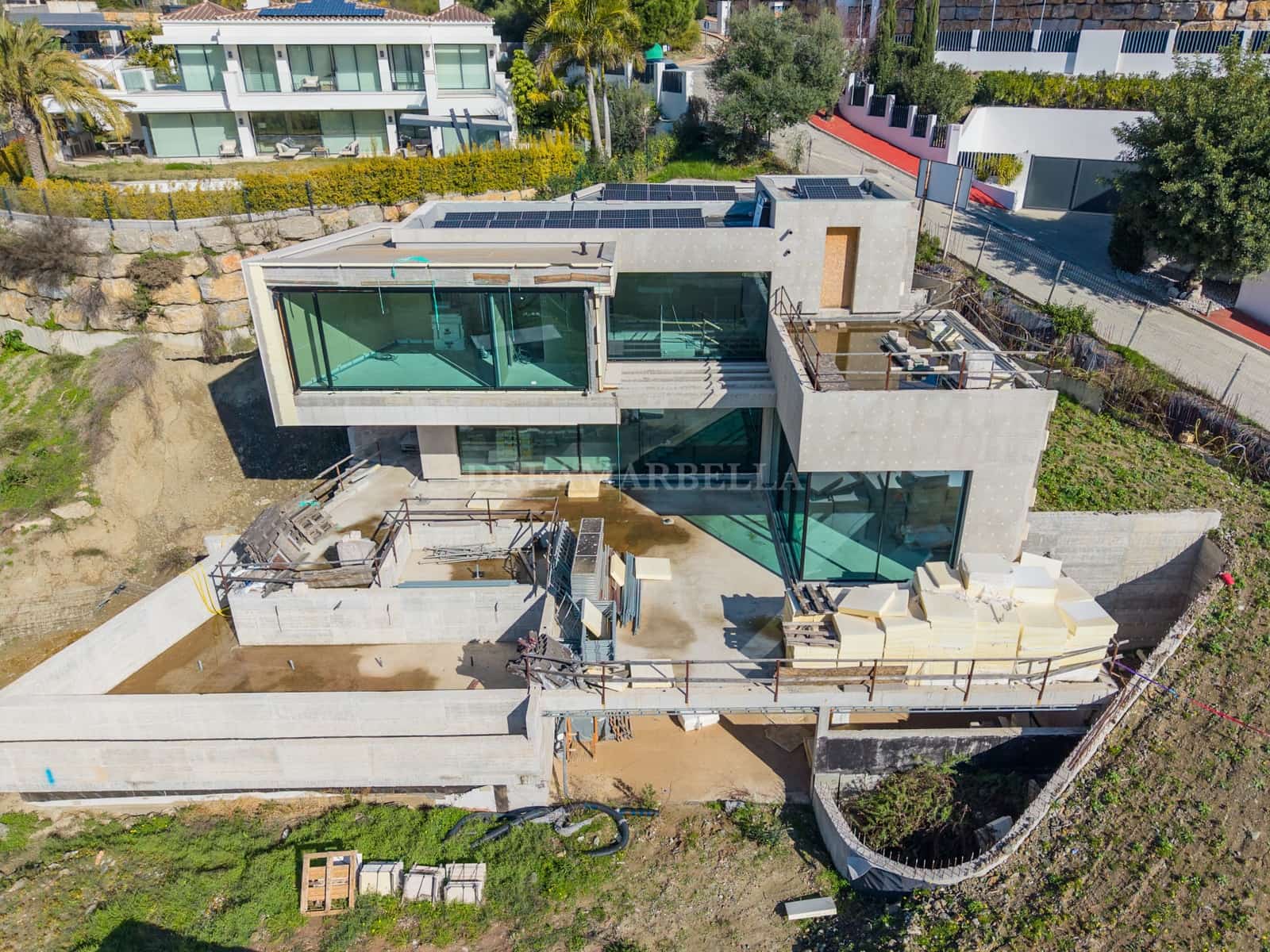 5 bedroom Villa for sale in Benahavis with pool garage - € 2,940,000 (Ref: 9911436)