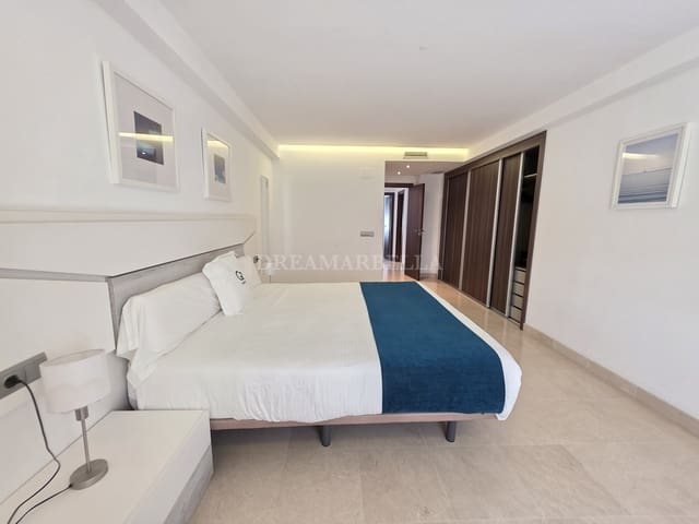 3 quarto Penthouse para venda em San Pedro de Alcantara, Marbella com piscina garagem - 769 000 € (Ref: 9911437)