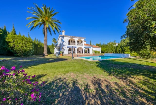 5 makuuhuone Huvila myytävänä paikassa Estepona mukana uima-altaan 
autotalli - 1 395 000 € (Ref: 9911438)