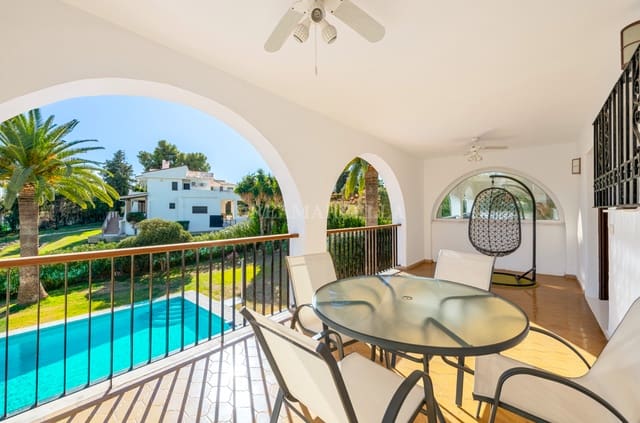 5 makuuhuone Huvila myytävänä paikassa Estepona mukana uima-altaan 
autotalli - 1 395 000 € (Ref: 9911438)