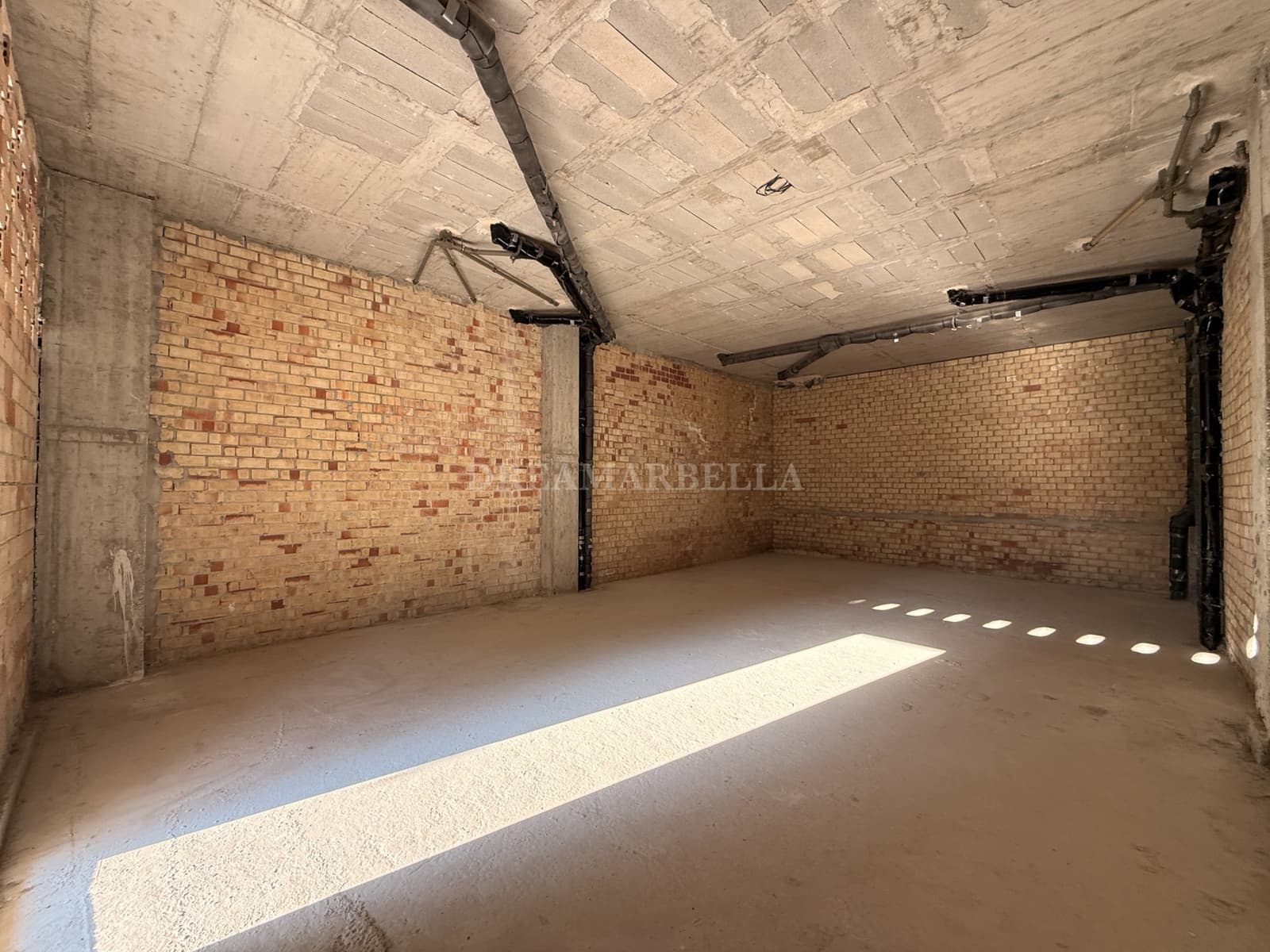 Kommersiell att hyra i San Pedro de Alcantara med pool - 3 000 € (Ref: 9911439)