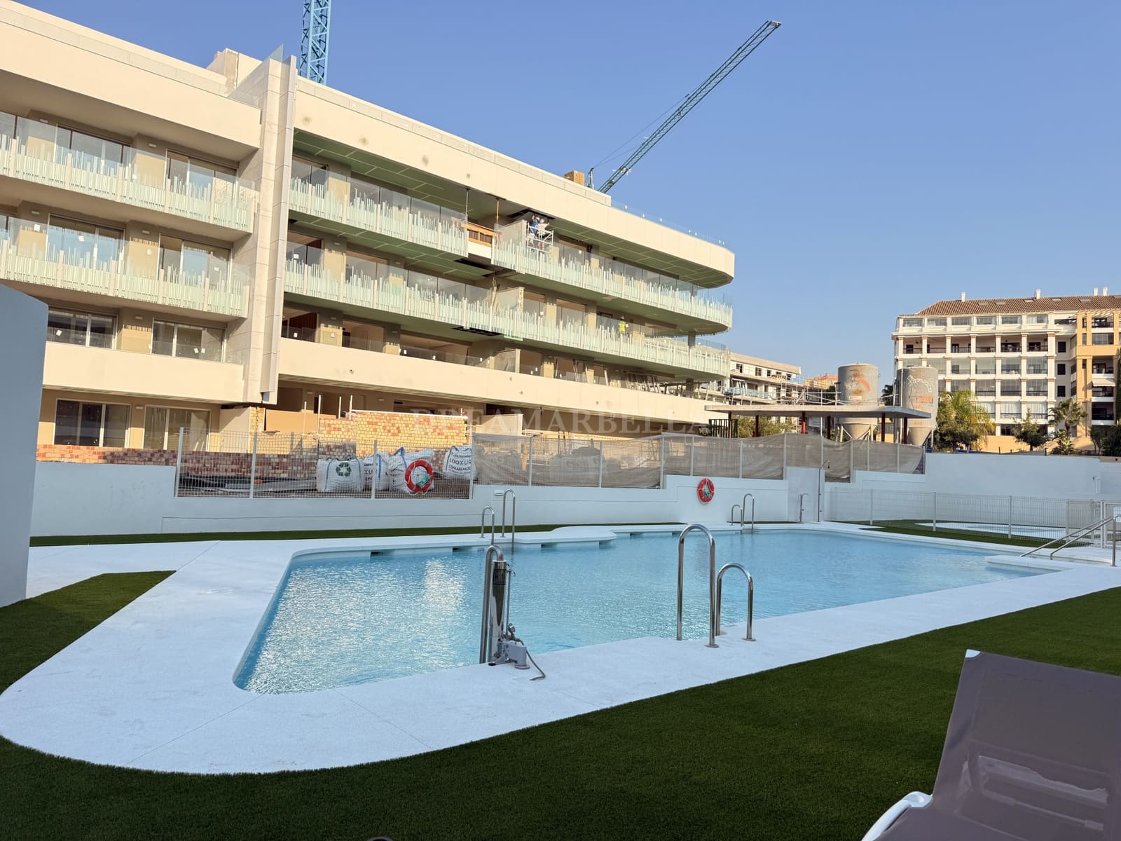 Kommersiell att hyra i San Pedro de Alcantara med pool - 3 000 € (Ref: 9911439)