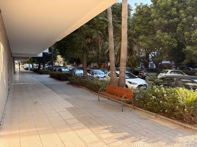 Kommersiell att hyra i San Pedro de Alcantara, Marbella med pool - 3 000 € (Ref: 9911439)