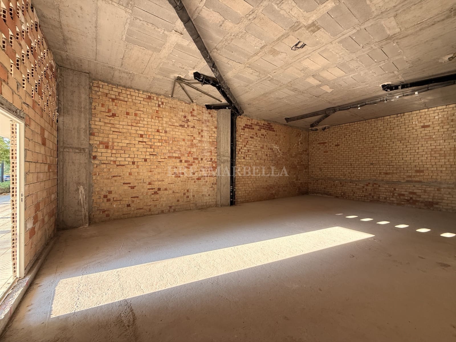 Kommersiell att hyra i San Pedro de Alcantara med pool - 3 000 € (Ref: 9911439)