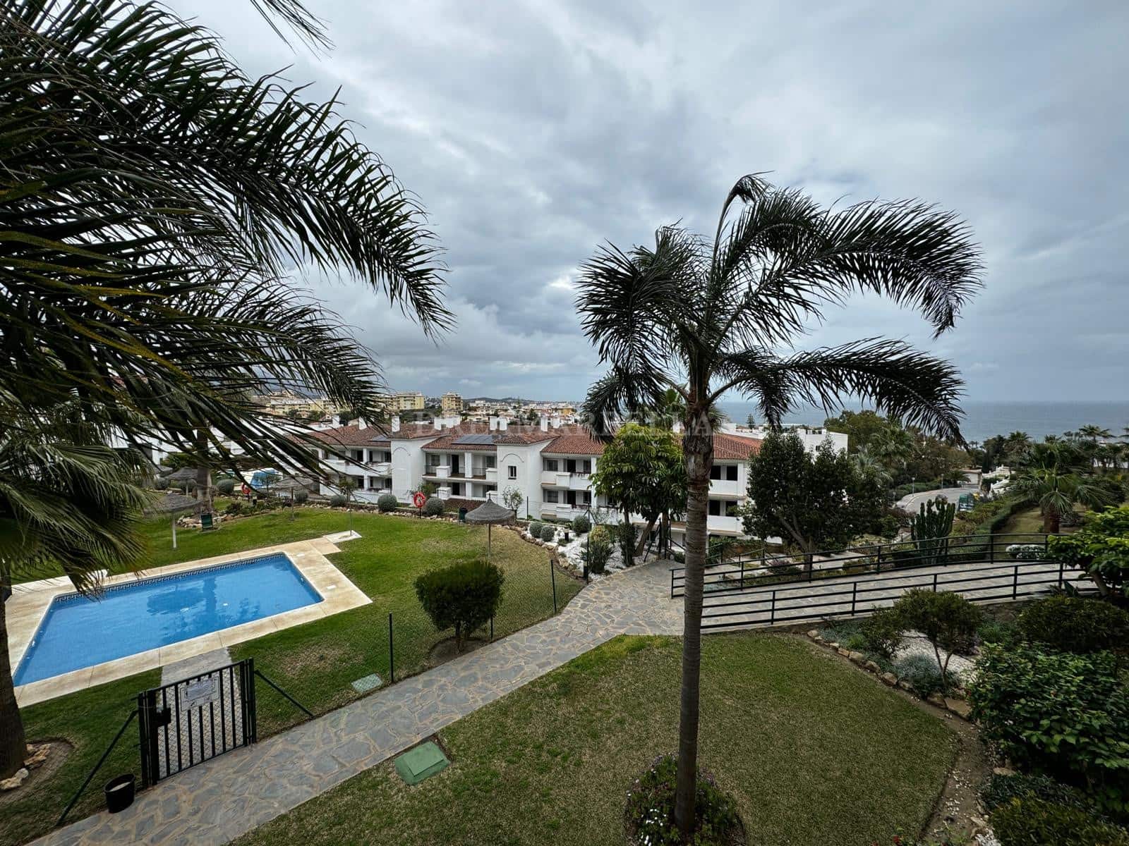 2 soveværelse Lejlighed til salg i Riviera del Sol med swimmingpool garage - € 300.000 (Ref: 9911440)