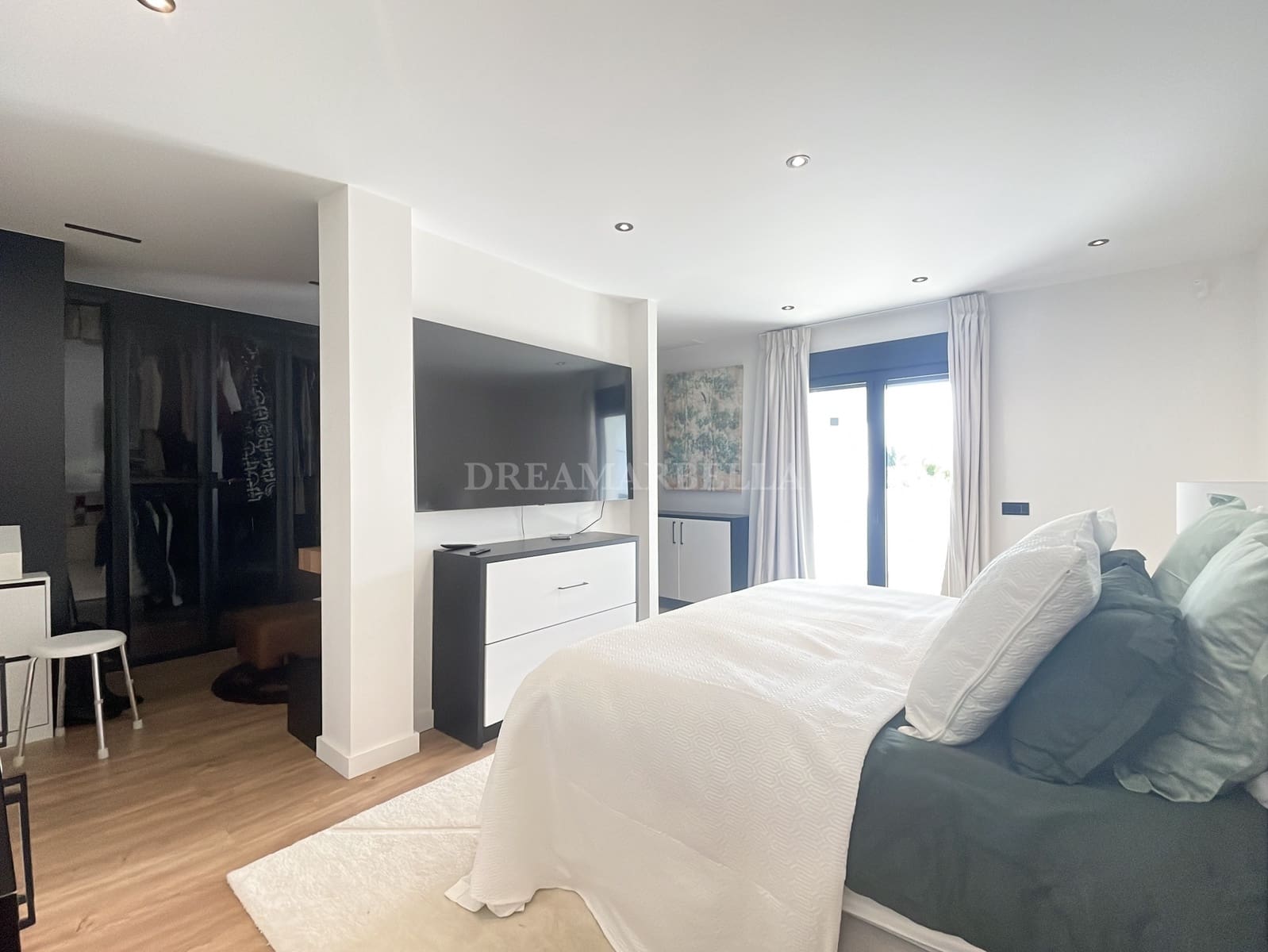 4 makuuhuone Huvila myytävänä paikassa Marbella mukana uima-altaan 
autotalli - 2 590 000 € (Ref: 9911441)