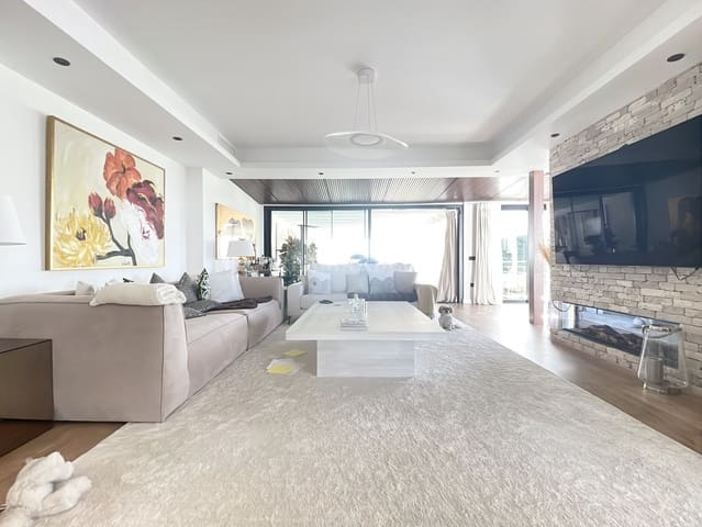 4 makuuhuone Huvila myytävänä paikassa Marbella mukana uima-altaan 
autotalli - 2 590 000 € (Ref: 9911441)