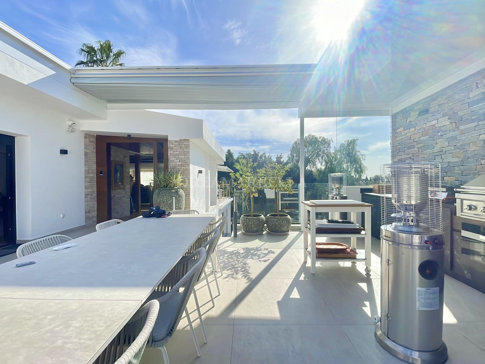 4 makuuhuone Huvila myytävänä paikassa Marbella mukana uima-altaan 
autotalli - 2 590 000 € (Ref: 9911441)