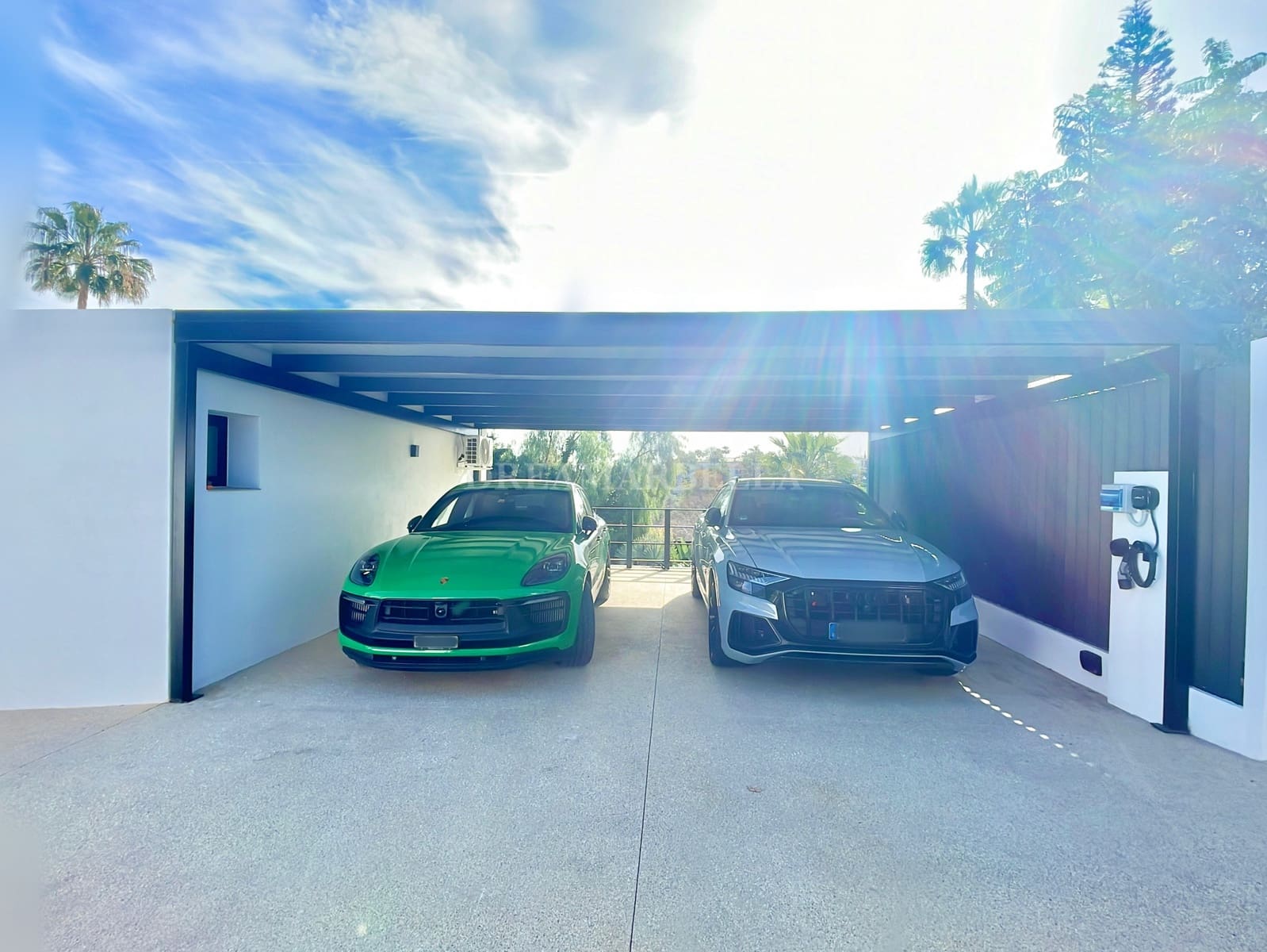 4 makuuhuone Huvila myytävänä paikassa Marbella mukana uima-altaan 
autotalli - 2 590 000 € (Ref: 9911441)