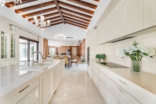6 soverom Villa til salgs i Marbella med svømmebasseng garasje - € 6 495 000 (Ref: 9911444)