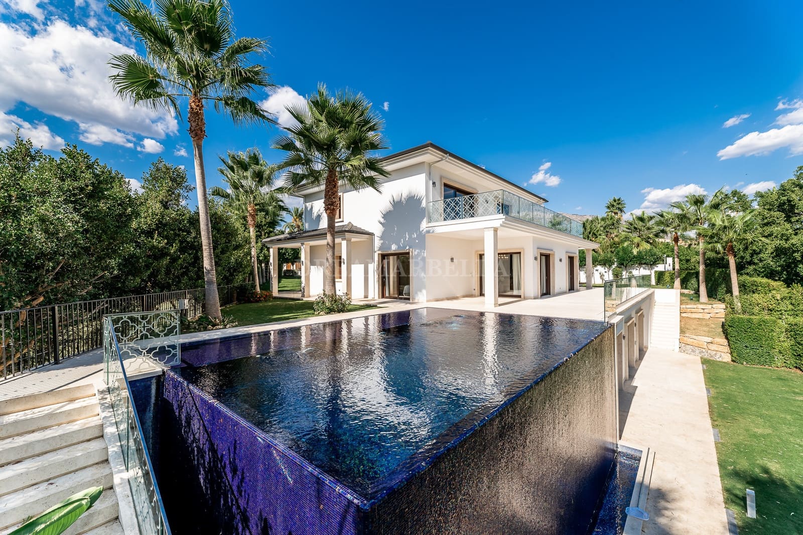 6 makuuhuone Huvila myytävänä paikassa Marbella mukana uima-altaan 
autotalli - 6 495 000 € (Ref: 9911444)