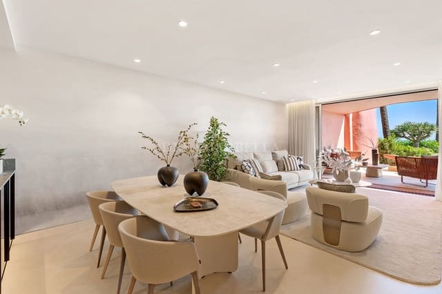 Apartamento de 3 habitaciones en Estepona en venta con piscina garaje - 2.350.000 € (Ref: 9911446)