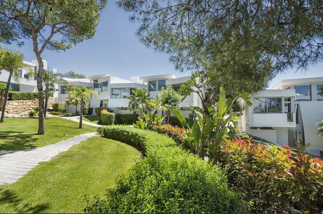 5 soverom Kjedet enebolig til salgs i Marbella med svømmebasseng garasje - € 3 000 000 (Ref: 9911448)