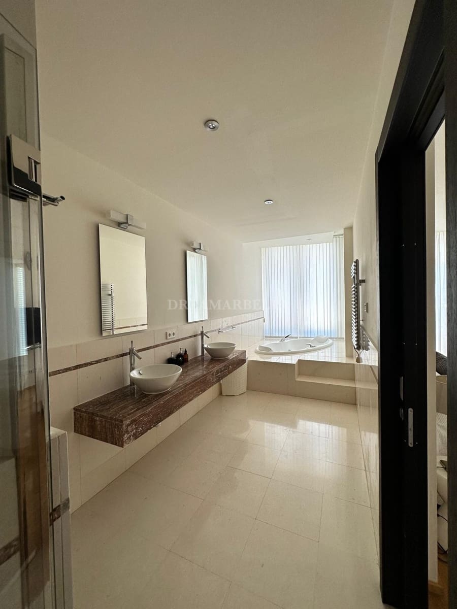 5 soverom Kjedet enebolig til salgs i Marbella med svømmebasseng garasje - € 3 000 000 (Ref: 9911448)