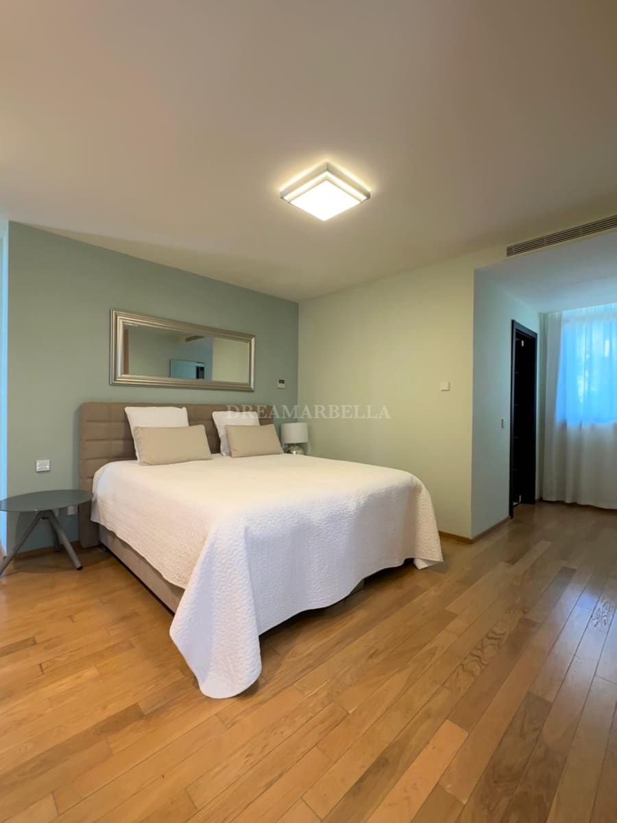 5 soverom Kjedet enebolig til salgs i Marbella med svømmebasseng garasje - € 3 000 000 (Ref: 9911448)