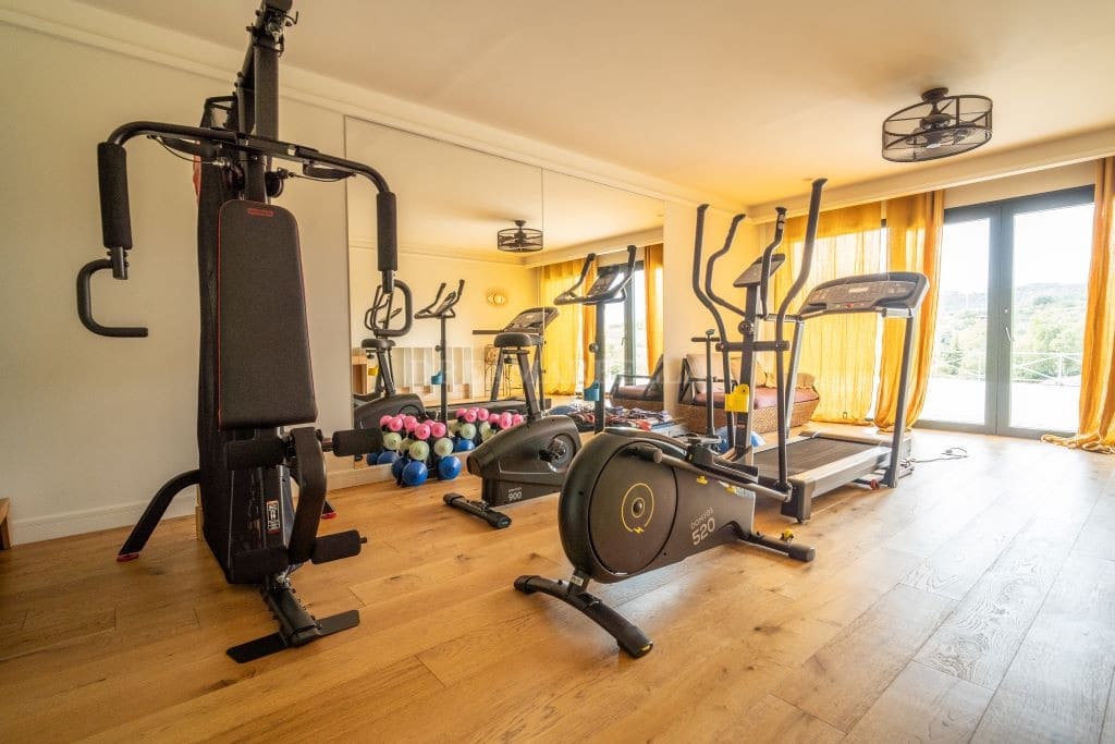Villa/Maison de 5 chambres à louer à New Golden Mile avec piscine garage - 20 000 € (Ref: 9911450)