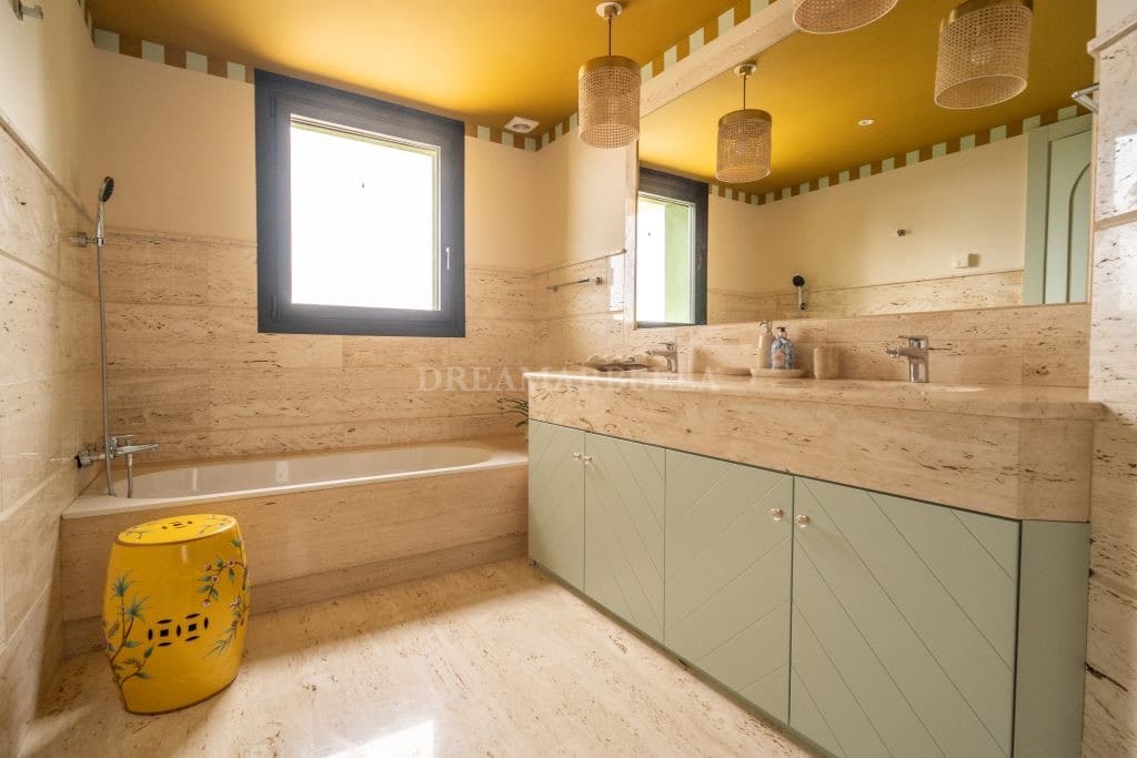 Villa/Maison de 5 chambres à louer à New Golden Mile avec piscine garage - 20 000 € (Ref: 9911450)
