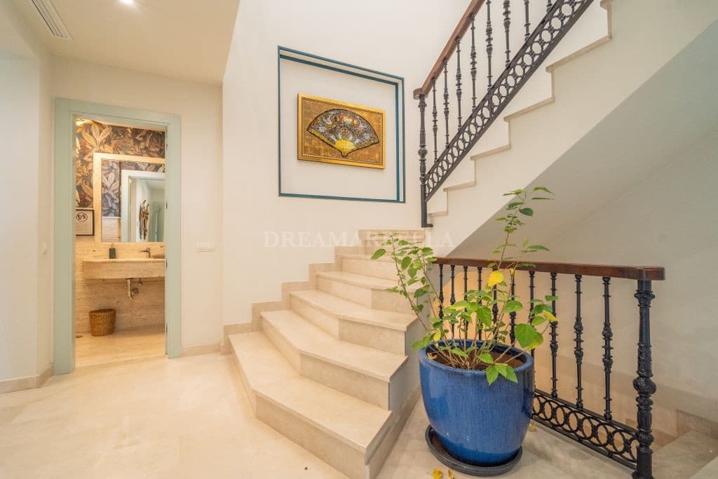 Villa/Maison de 5 chambres à louer à New Golden Mile avec piscine garage - 20 000 € (Ref: 9911450)