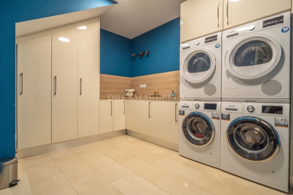 Villa/Maison de 5 chambres à louer à New Golden Mile avec piscine garage - 20 000 € (Ref: 9911450)